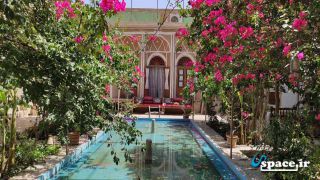 محوطه هتل سنتی کهن کاشانه - یزد